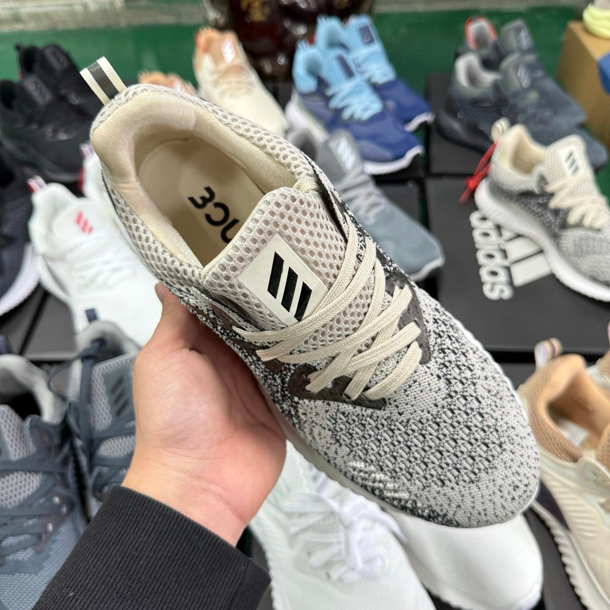 Adidas Alphabounce HPC AMS M Sneakers in Beige, Gray and Black