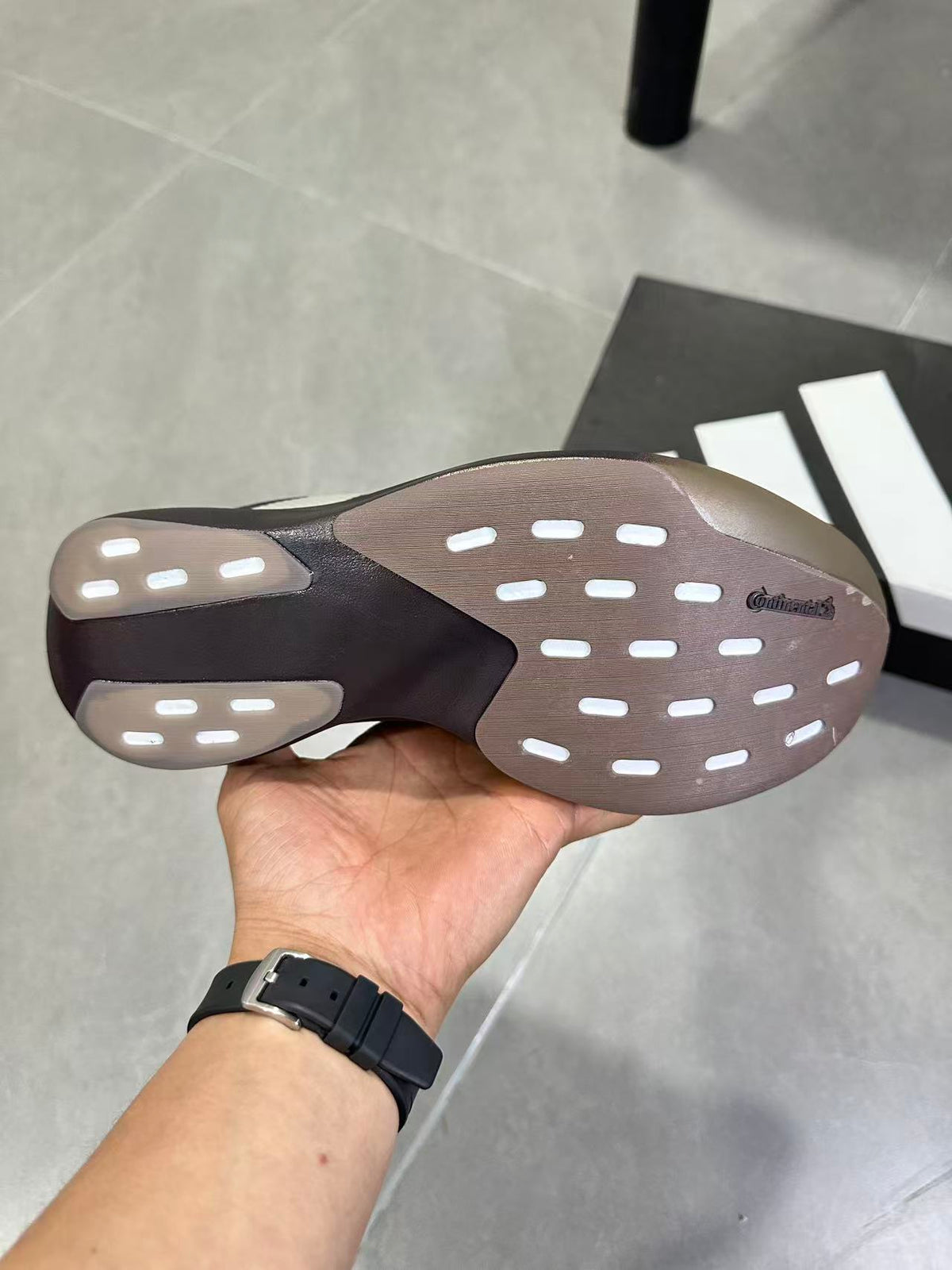 KJ2002 Gray Running Shoes with White Stripes