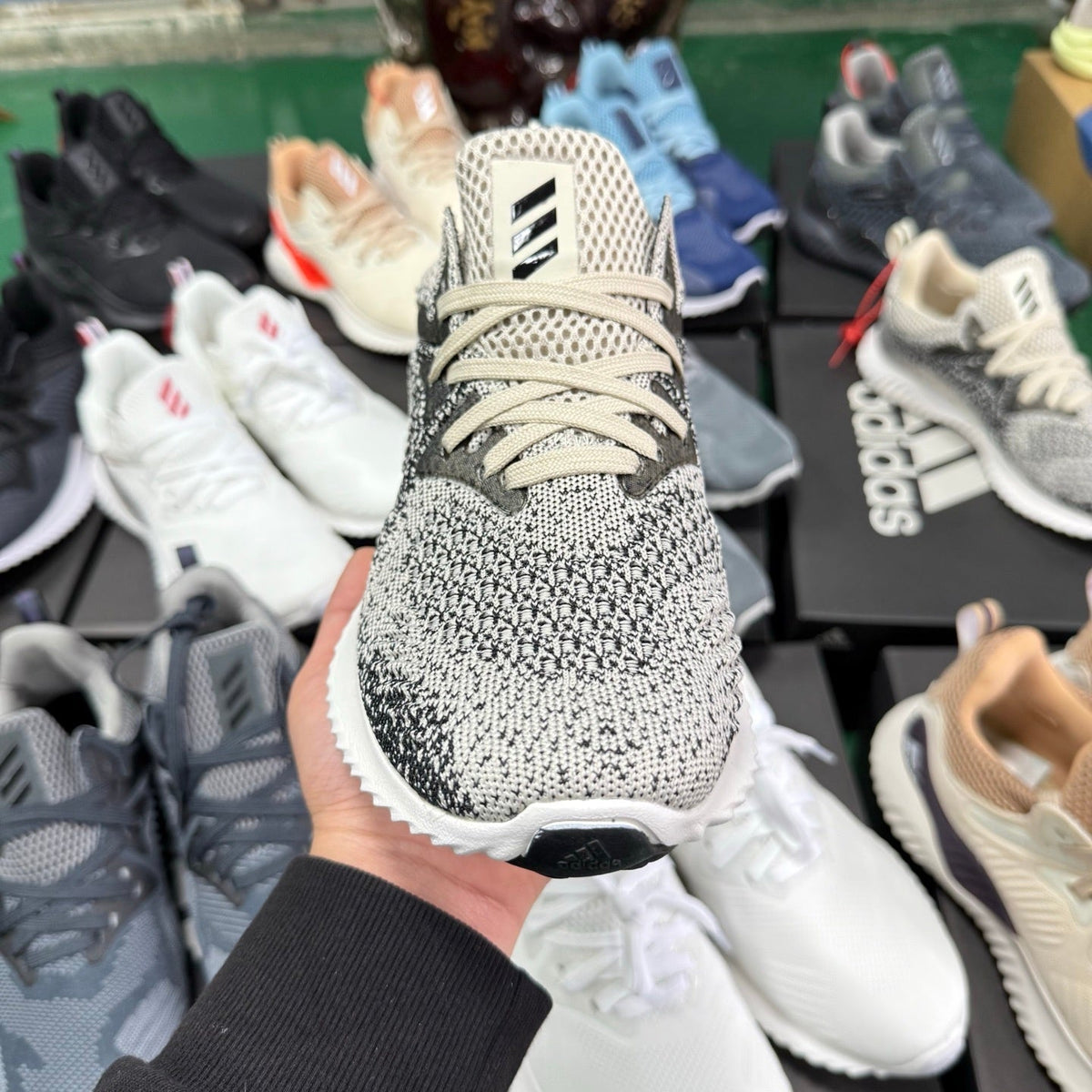 Adidas Alphabounce HPC AMS M Sneakers in Beige, Gray and Black