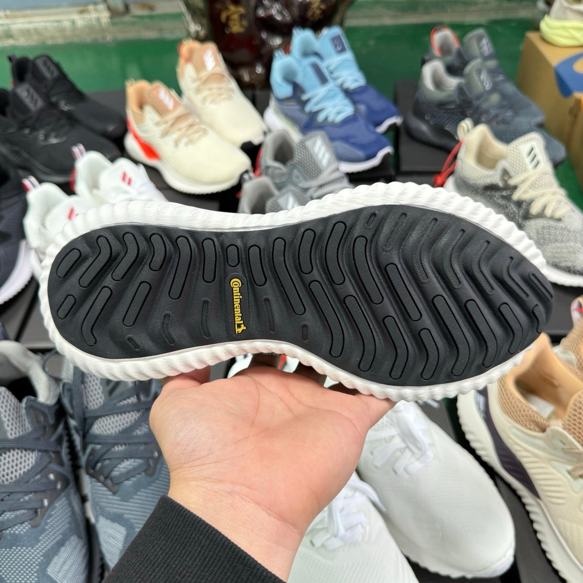 Adidas Alphabounce HPC AMS M Sneakers in Beige, Gray and Black